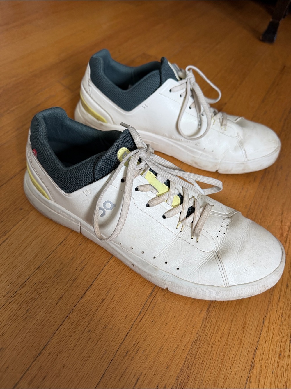The Roger Advantage White Leather On Sneakers with Green Collar & Yellow Accents